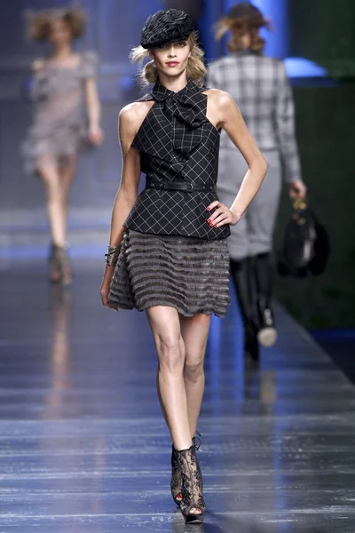 Look 27